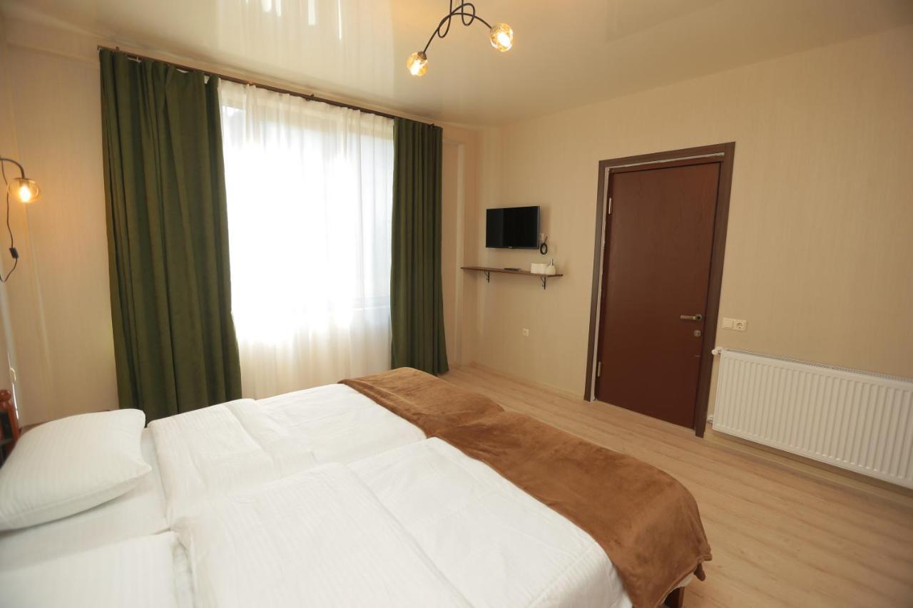 Chogo Hotel Koetaisi Buitenkant foto