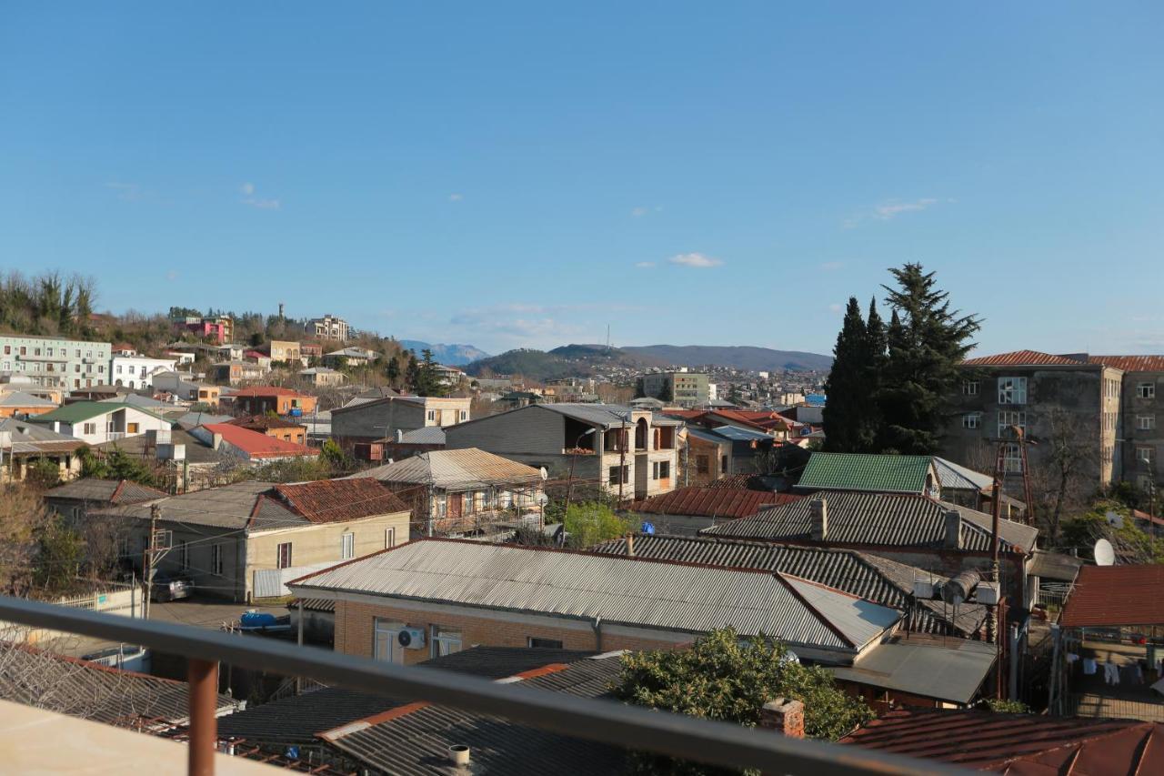 Chogo Hotel Koetaisi Buitenkant foto
