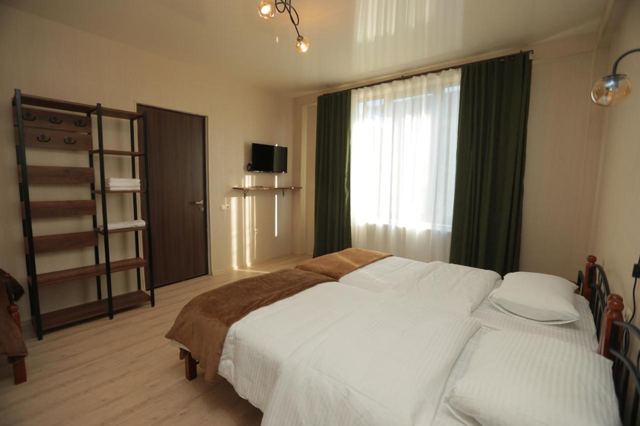 Chogo Hotel Koetaisi Buitenkant foto