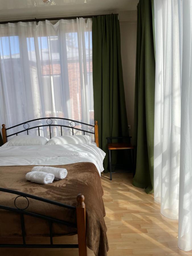 Chogo Hotel Koetaisi Buitenkant foto