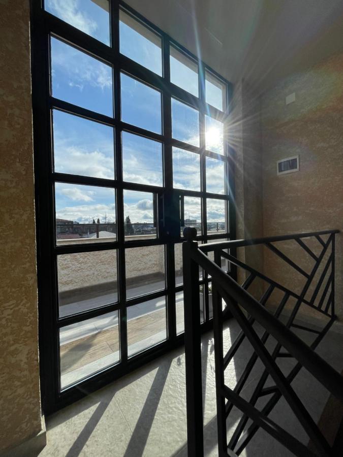 Chogo Hotel Koetaisi Buitenkant foto